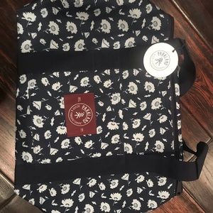 Parkland tote daisy pattern